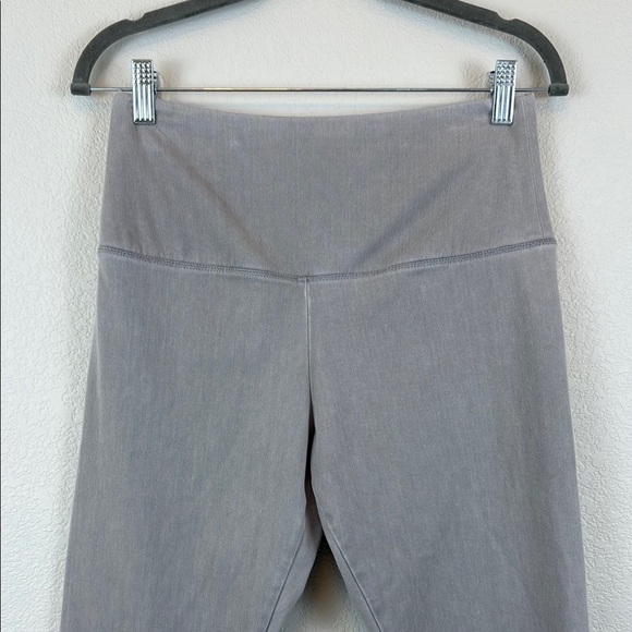 Caffe Marrakesh Gray Cropped Leggings with Floral Eyelet Embroidery Size Small - Picture 2 of 10